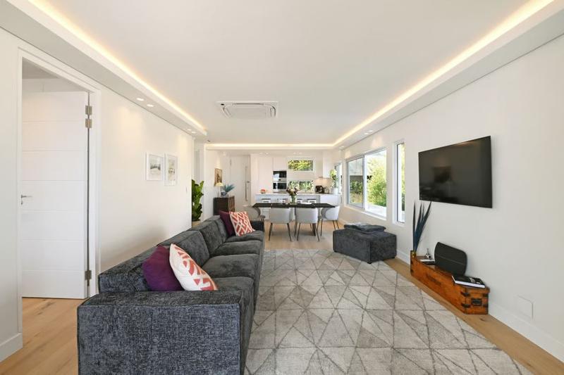 2 Bedroom Property for Sale in Sea Point Western Cape